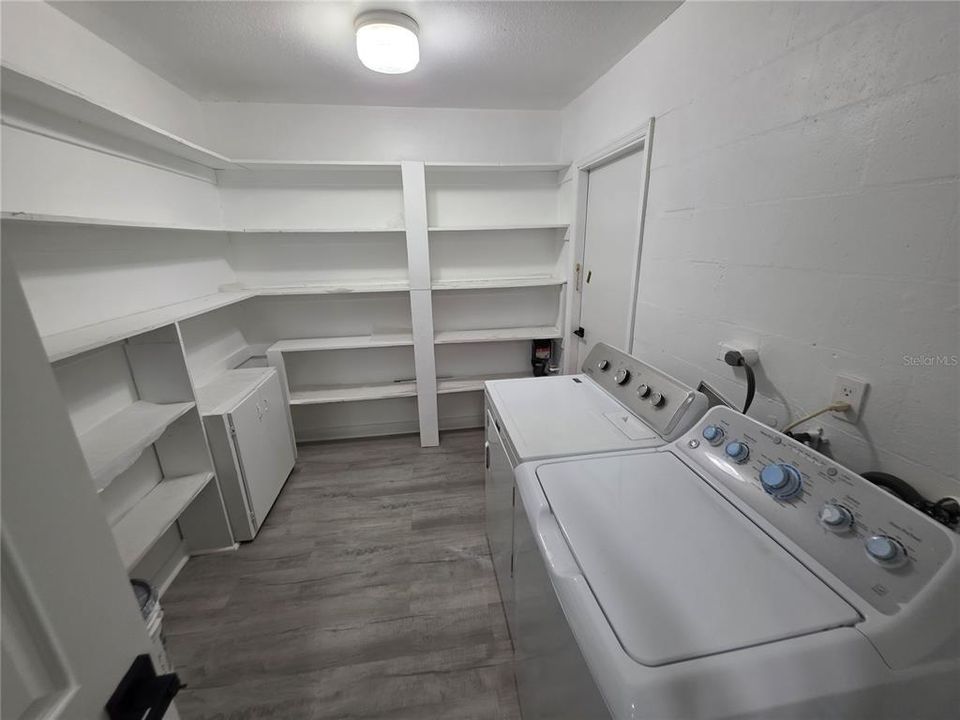 For Sale: $359,000 (4 beds, 3 baths, 2214 Square Feet)