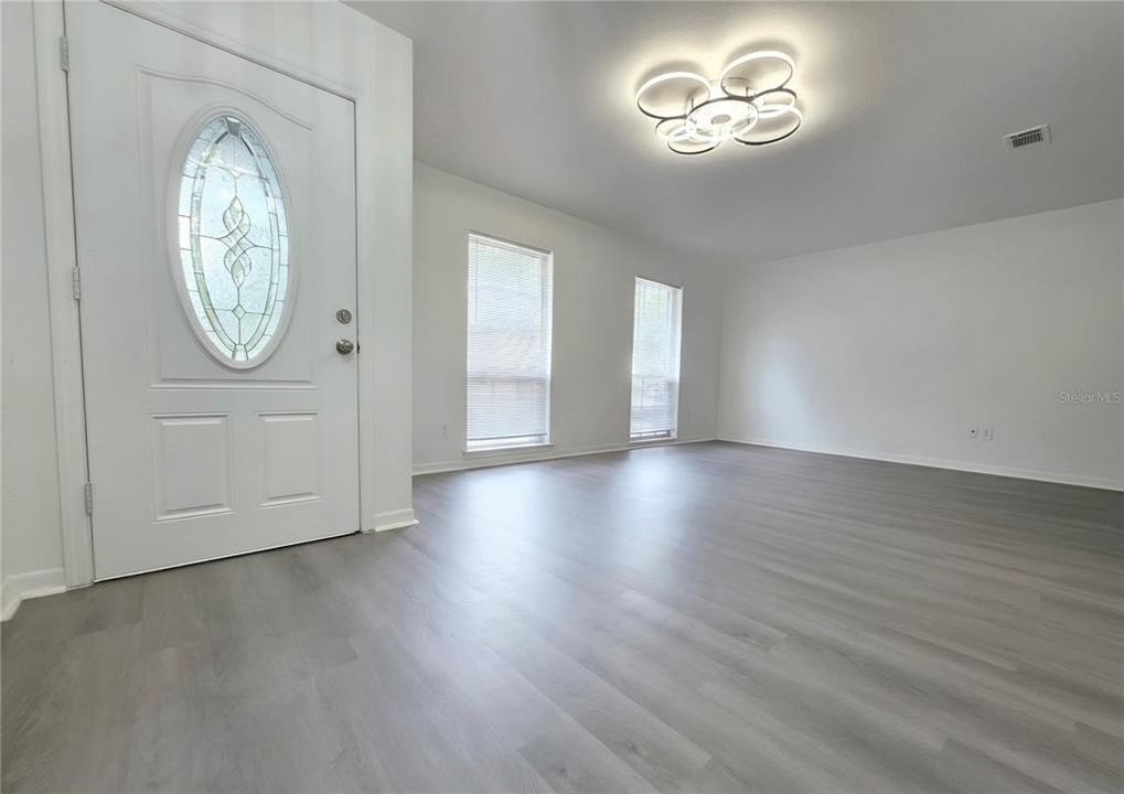 For Sale: $359,000 (4 beds, 3 baths, 2214 Square Feet)