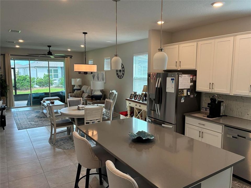 For Sale: $299,000 (2 beds, 2 baths, 1404 Square Feet)