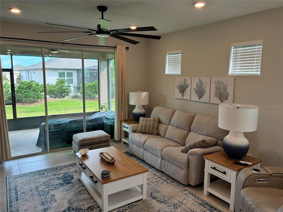 For Sale: $299,000 (2 beds, 2 baths, 1404 Square Feet)