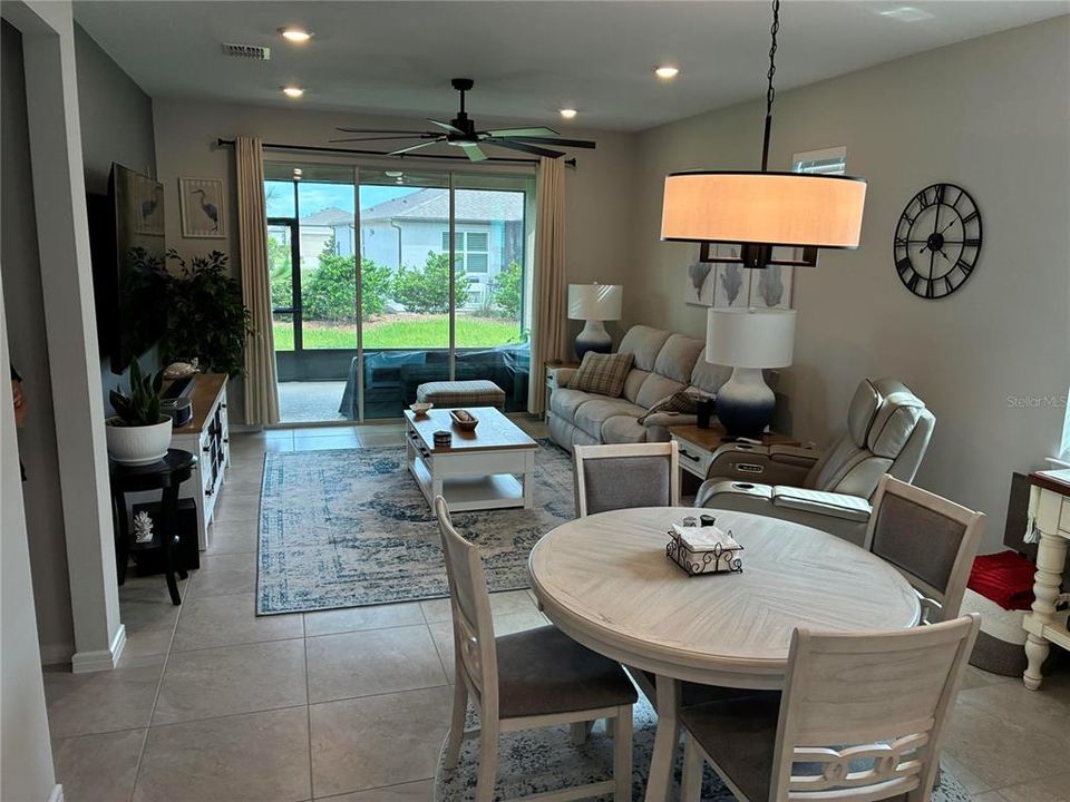 For Sale: $299,000 (2 beds, 2 baths, 1404 Square Feet)