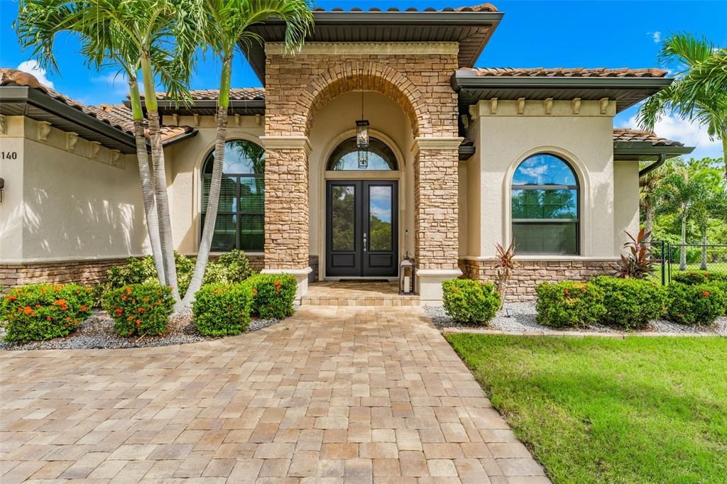 For Sale: $699,000 (3 beds, 2 baths, 2359 Square Feet)