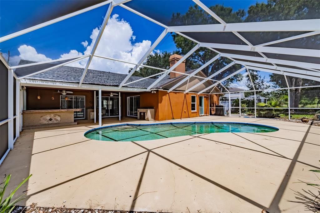 For Sale: $500,000 (5 beds, 2 baths, 2348 Square Feet)