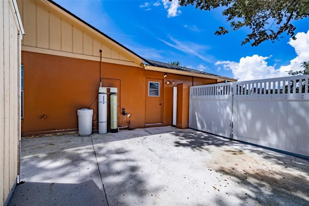 For Sale: $500,000 (5 beds, 2 baths, 2348 Square Feet)
