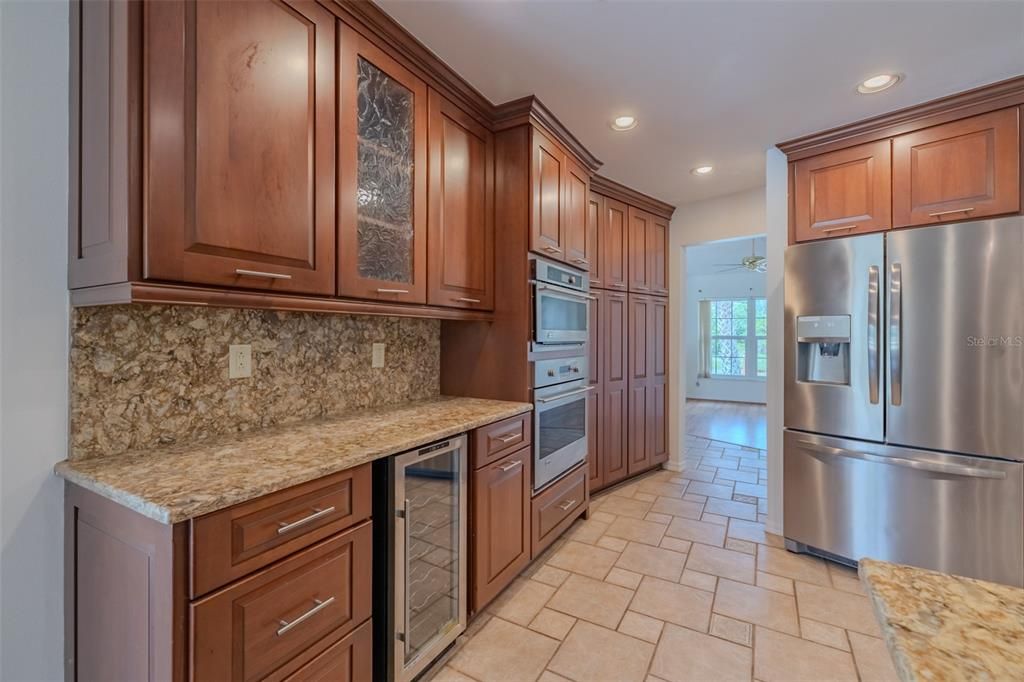 For Sale: $500,000 (5 beds, 2 baths, 2348 Square Feet)
