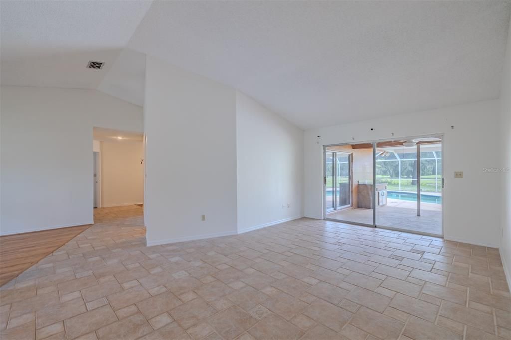 For Sale: $500,000 (5 beds, 2 baths, 2348 Square Feet)