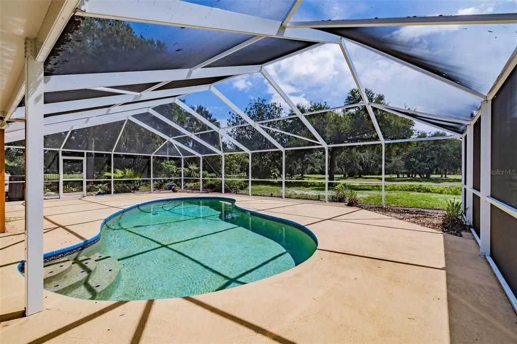 For Sale: $500,000 (5 beds, 2 baths, 2348 Square Feet)