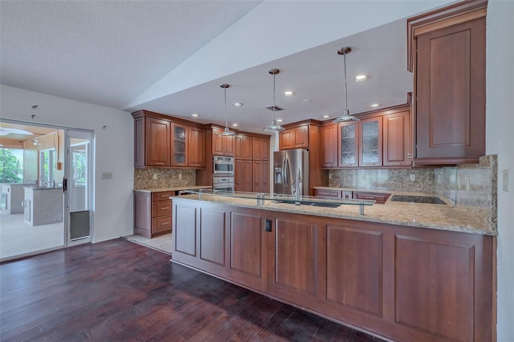 For Sale: $500,000 (5 beds, 2 baths, 2348 Square Feet)