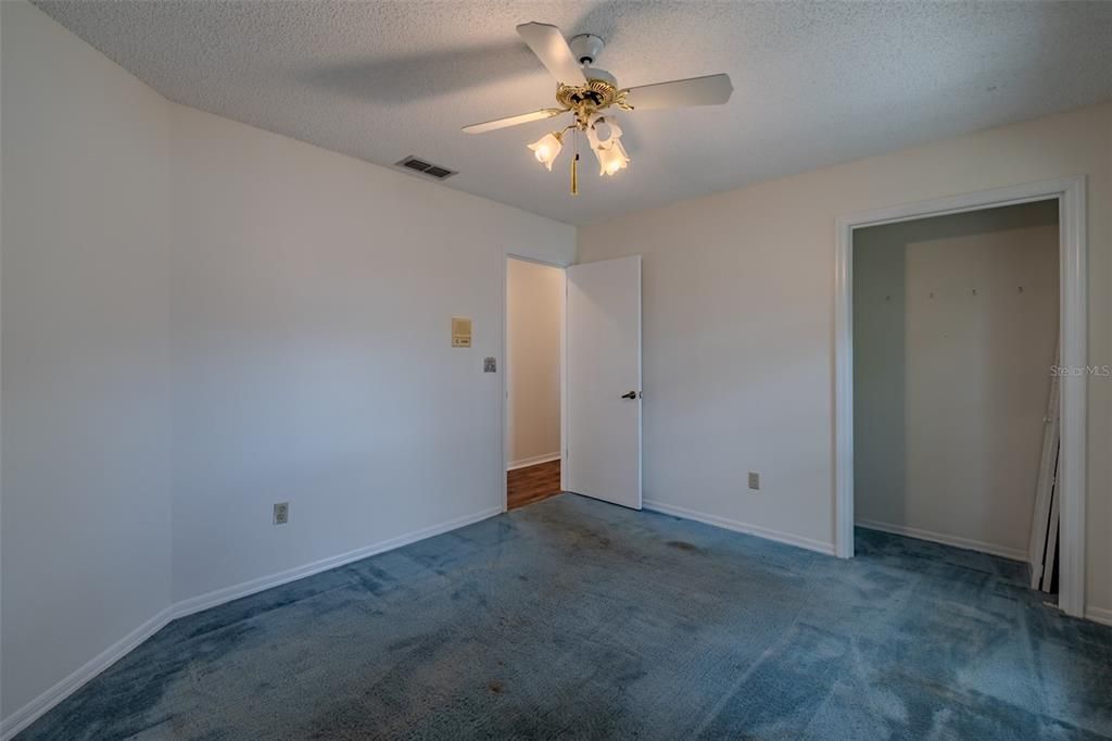 For Sale: $500,000 (5 beds, 2 baths, 2348 Square Feet)