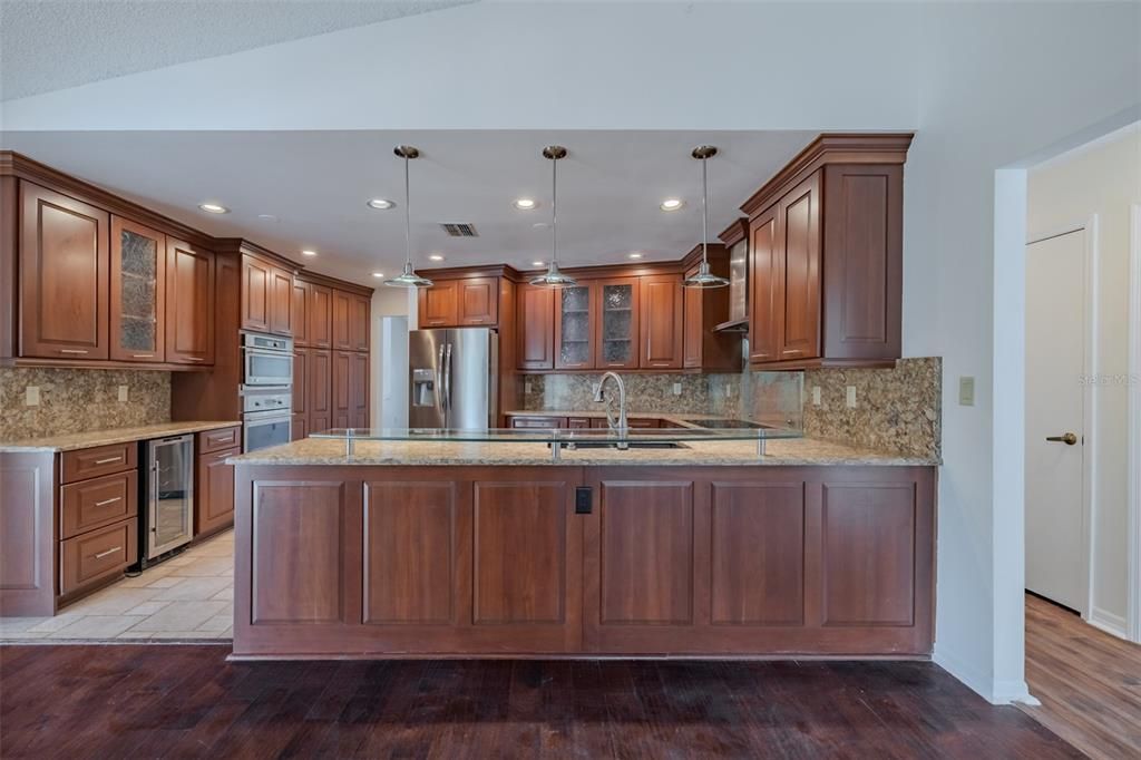 For Sale: $500,000 (5 beds, 2 baths, 2348 Square Feet)