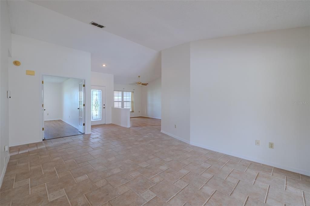For Sale: $500,000 (5 beds, 2 baths, 2348 Square Feet)