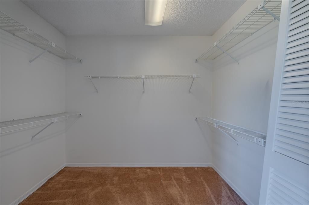 For Sale: $500,000 (5 beds, 2 baths, 2348 Square Feet)