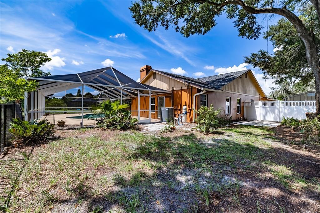 For Sale: $500,000 (5 beds, 2 baths, 2348 Square Feet)
