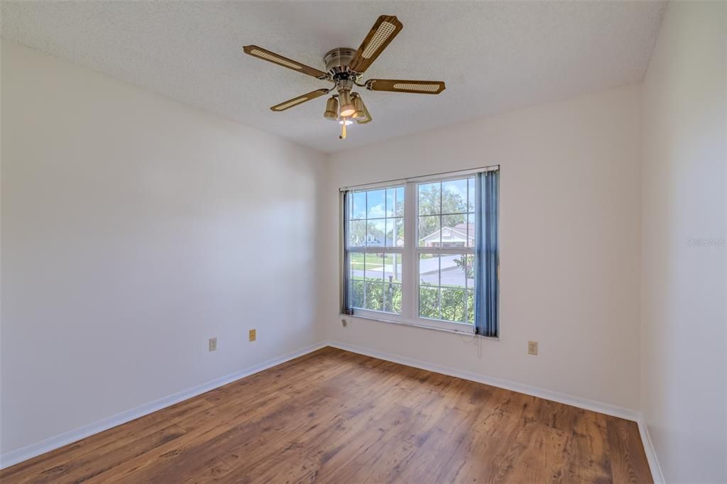 For Sale: $500,000 (5 beds, 2 baths, 2348 Square Feet)