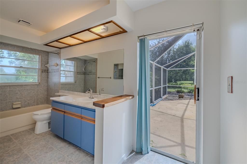 For Sale: $500,000 (5 beds, 2 baths, 2348 Square Feet)