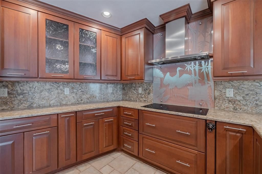 For Sale: $500,000 (5 beds, 2 baths, 2348 Square Feet)