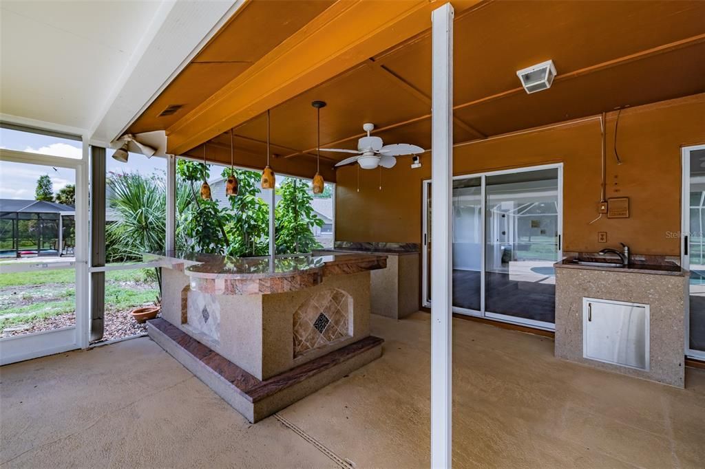 For Sale: $500,000 (5 beds, 2 baths, 2348 Square Feet)