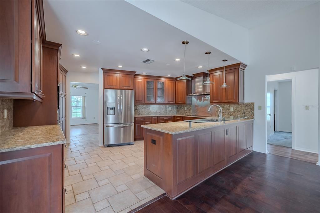 For Sale: $500,000 (5 beds, 2 baths, 2348 Square Feet)