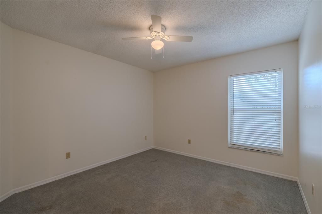 For Sale: $500,000 (5 beds, 2 baths, 2348 Square Feet)
