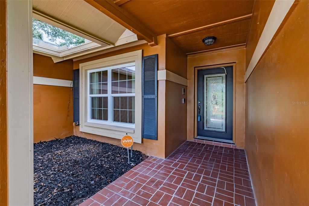 For Sale: $500,000 (5 beds, 2 baths, 2348 Square Feet)