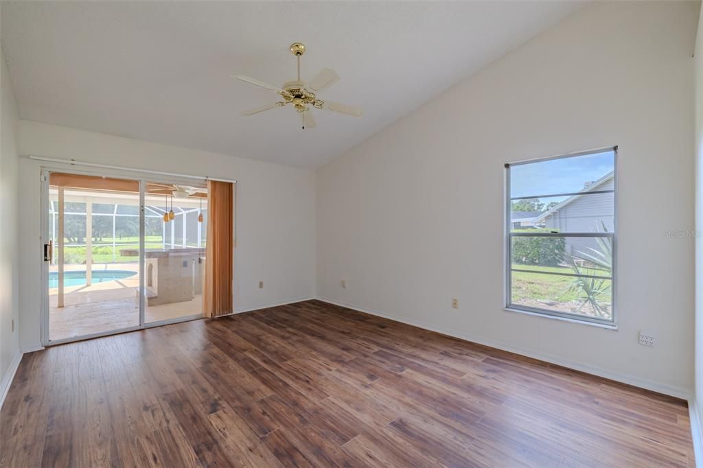 For Sale: $500,000 (5 beds, 2 baths, 2348 Square Feet)