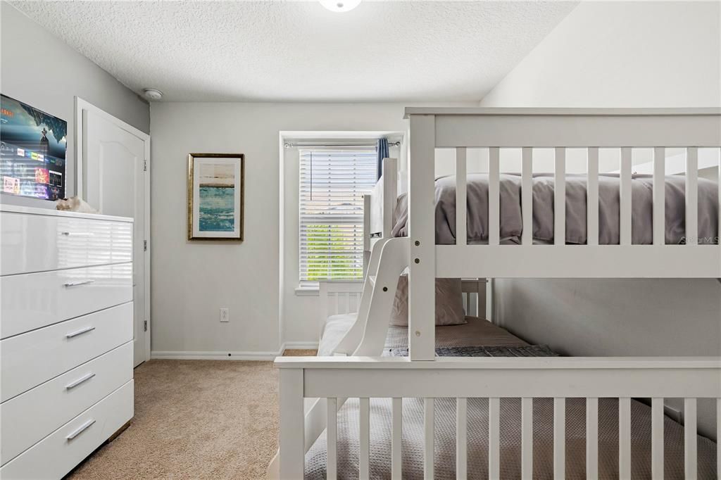 For Sale: $395,000 (5 beds, 4 baths, 2076 Square Feet)