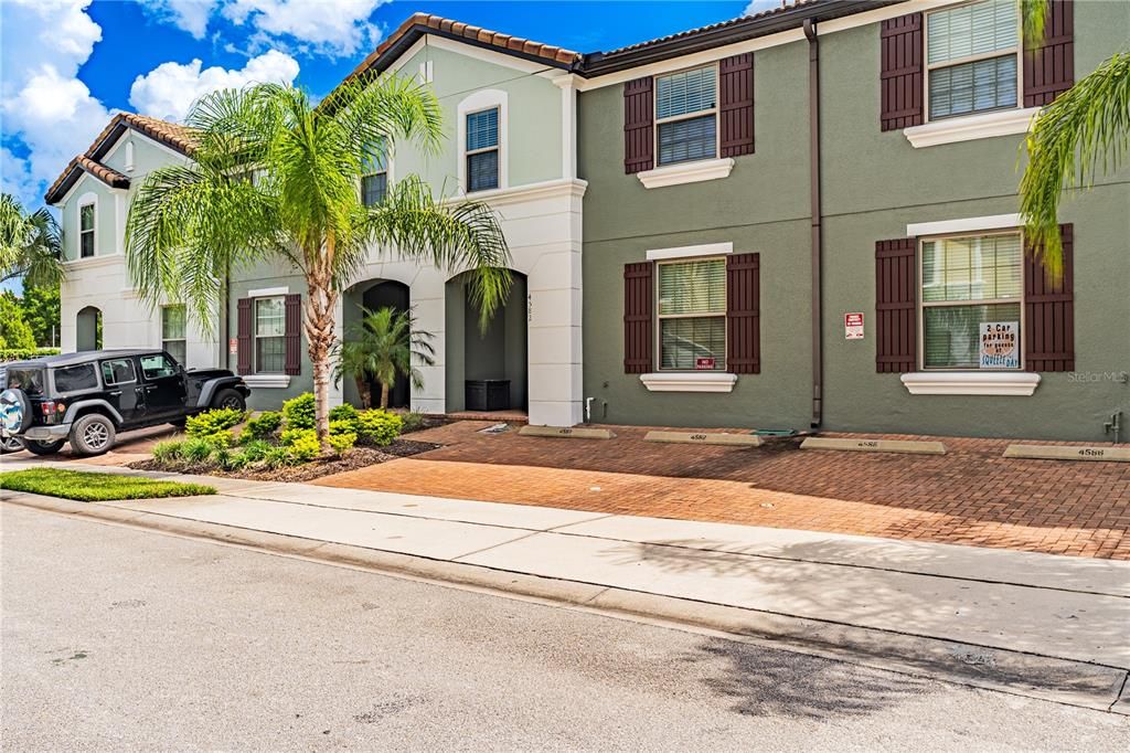 For Sale: $395,000 (5 beds, 4 baths, 2076 Square Feet)