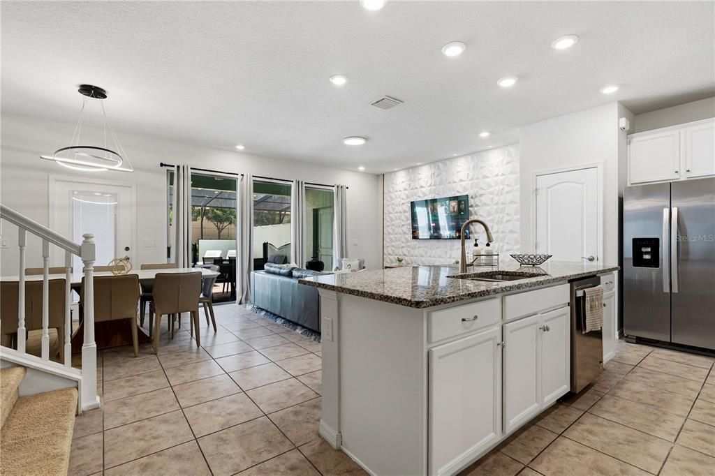 For Sale: $395,000 (5 beds, 4 baths, 2076 Square Feet)