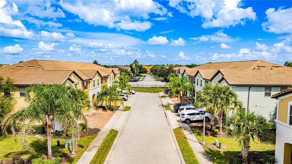 For Sale: $395,000 (5 beds, 4 baths, 2076 Square Feet)