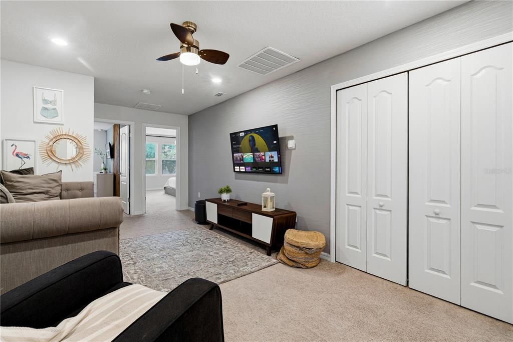 For Sale: $395,000 (5 beds, 4 baths, 2076 Square Feet)