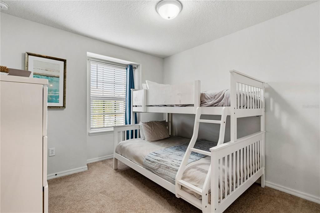 For Sale: $395,000 (5 beds, 4 baths, 2076 Square Feet)