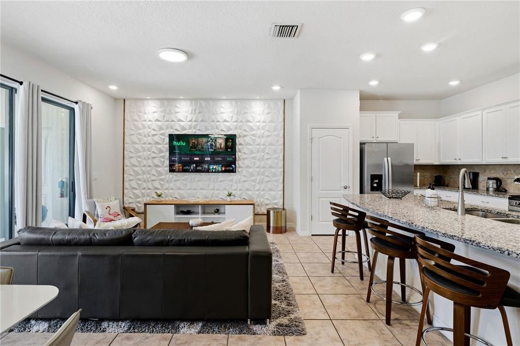 For Sale: $395,000 (5 beds, 4 baths, 2076 Square Feet)