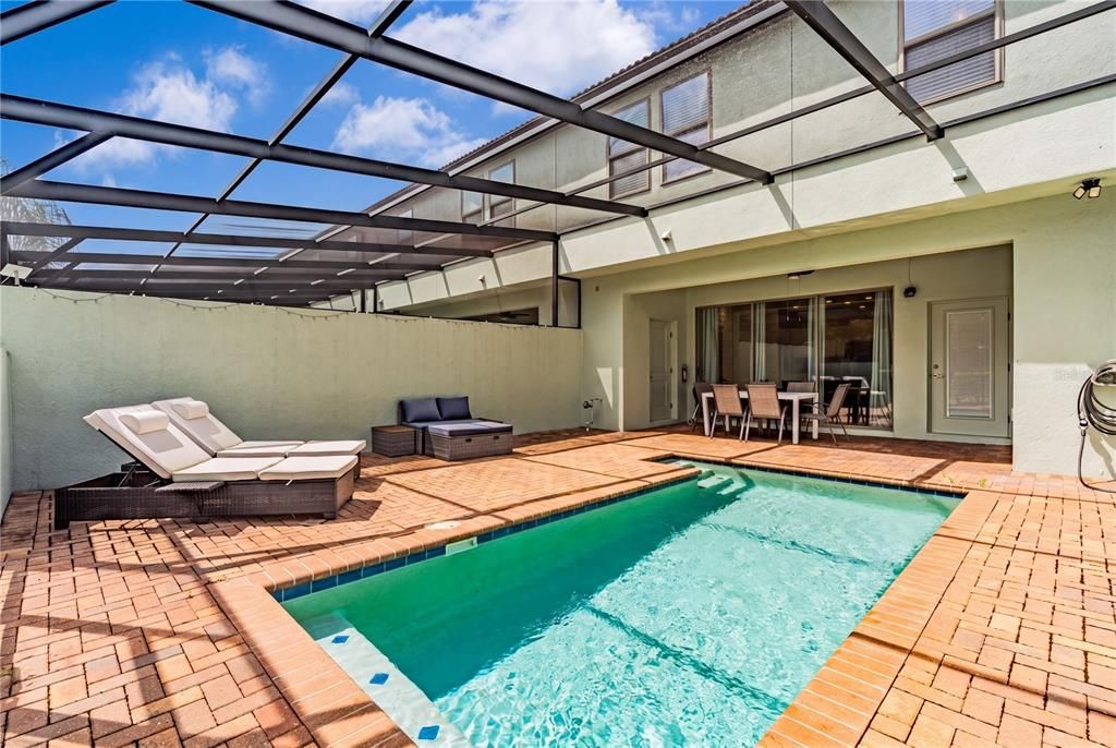 For Sale: $395,000 (5 beds, 4 baths, 2076 Square Feet)