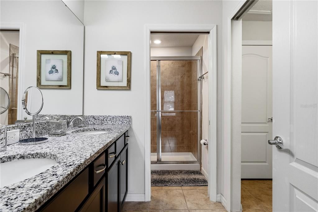For Sale: $395,000 (5 beds, 4 baths, 2076 Square Feet)