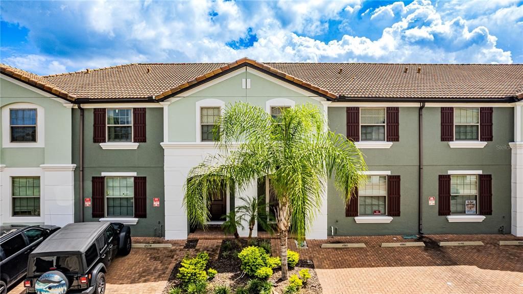 For Sale: $395,000 (5 beds, 4 baths, 2076 Square Feet)