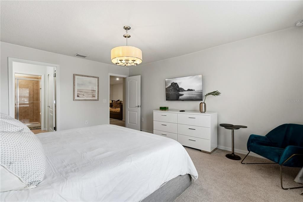 For Sale: $395,000 (5 beds, 4 baths, 2076 Square Feet)