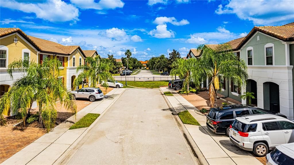 For Sale: $395,000 (5 beds, 4 baths, 2076 Square Feet)