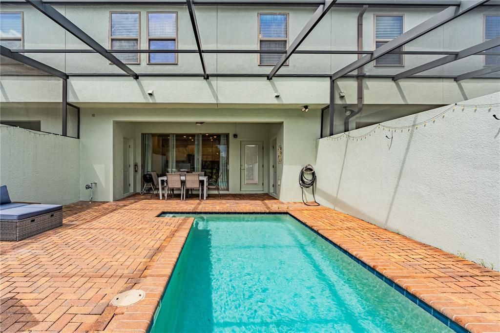 For Sale: $395,000 (5 beds, 4 baths, 2076 Square Feet)