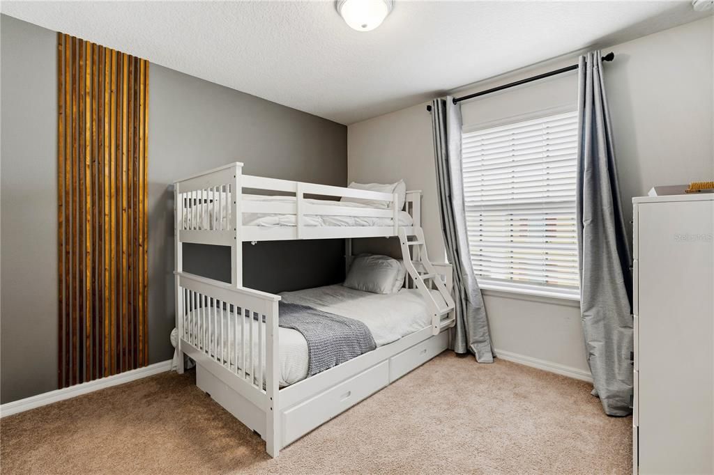 For Sale: $395,000 (5 beds, 4 baths, 2076 Square Feet)