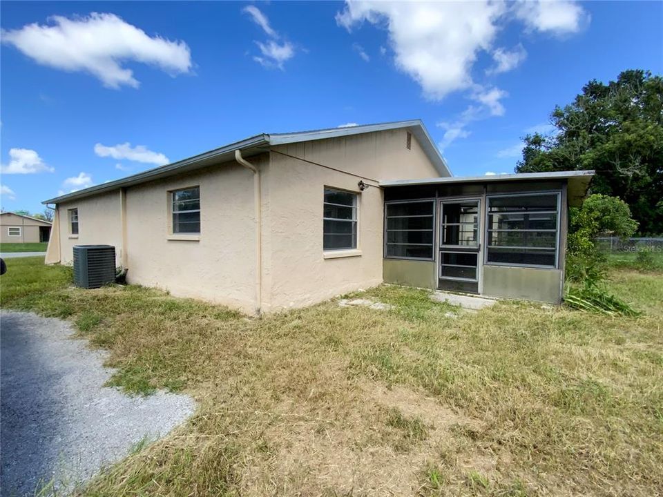For Sale: $199,900 (2 beds, 2 baths, 1108 Square Feet)