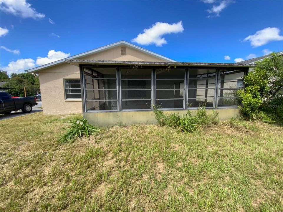 For Sale: $199,900 (2 beds, 2 baths, 1108 Square Feet)