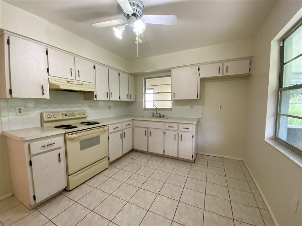 For Sale: $199,900 (2 beds, 2 baths, 1108 Square Feet)