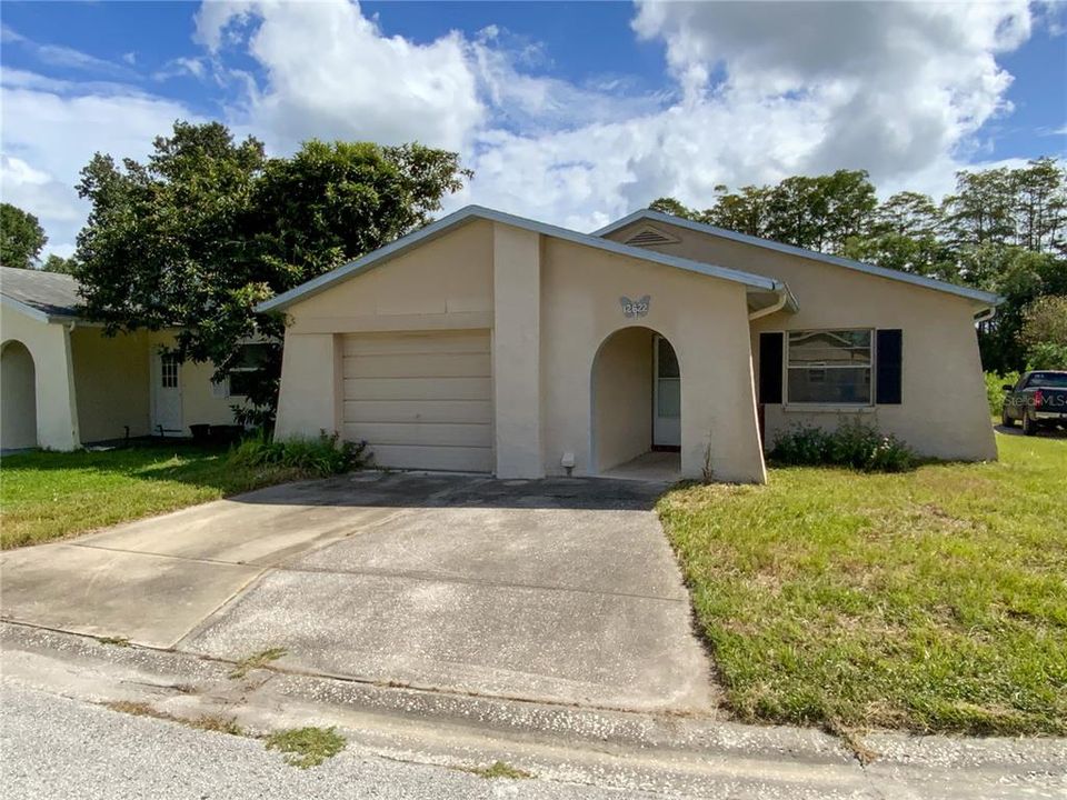 For Sale: $199,900 (2 beds, 2 baths, 1108 Square Feet)