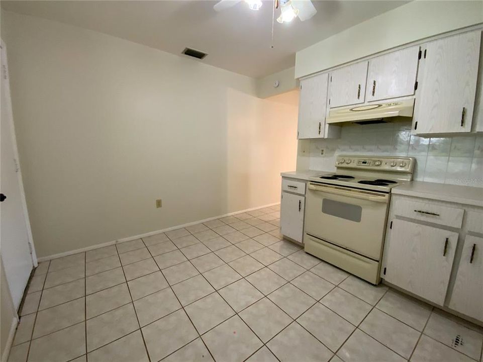 For Sale: $199,900 (2 beds, 2 baths, 1108 Square Feet)