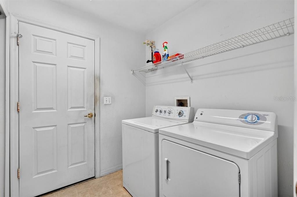For Sale: $320,000 (3 beds, 2 baths, 1914 Square Feet)