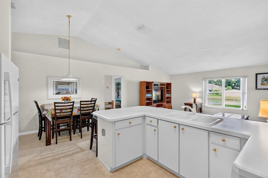 For Sale: $320,000 (3 beds, 2 baths, 1914 Square Feet)