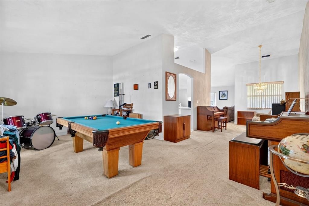 For Sale: $320,000 (3 beds, 2 baths, 1914 Square Feet)