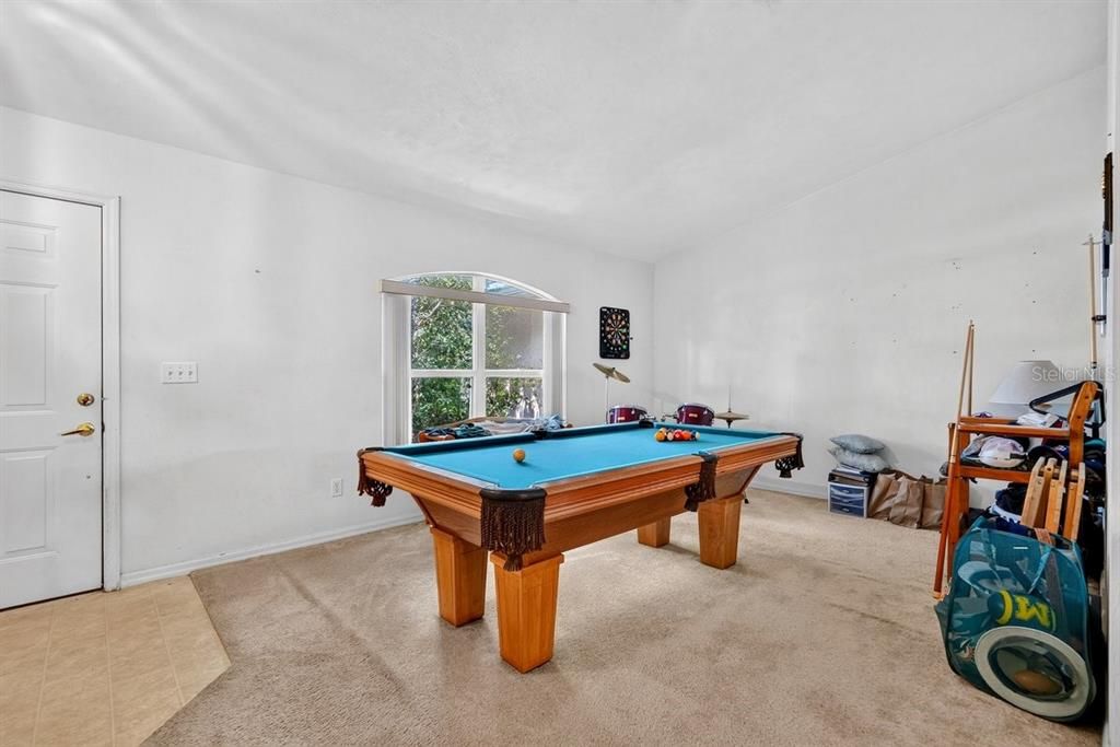 For Sale: $320,000 (3 beds, 2 baths, 1914 Square Feet)