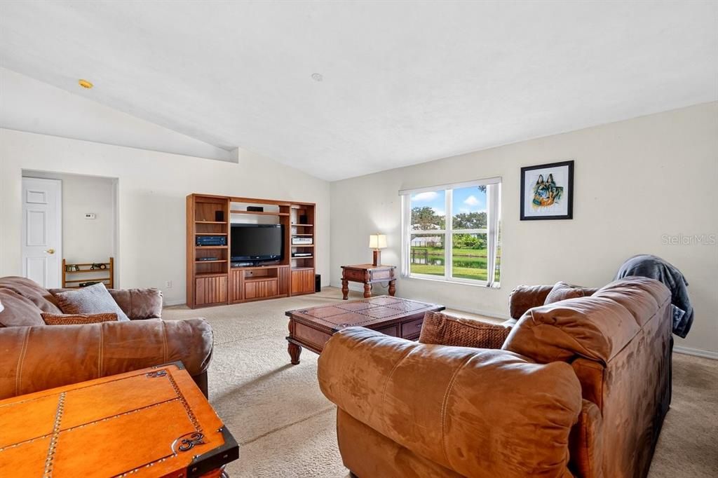 For Sale: $320,000 (3 beds, 2 baths, 1914 Square Feet)