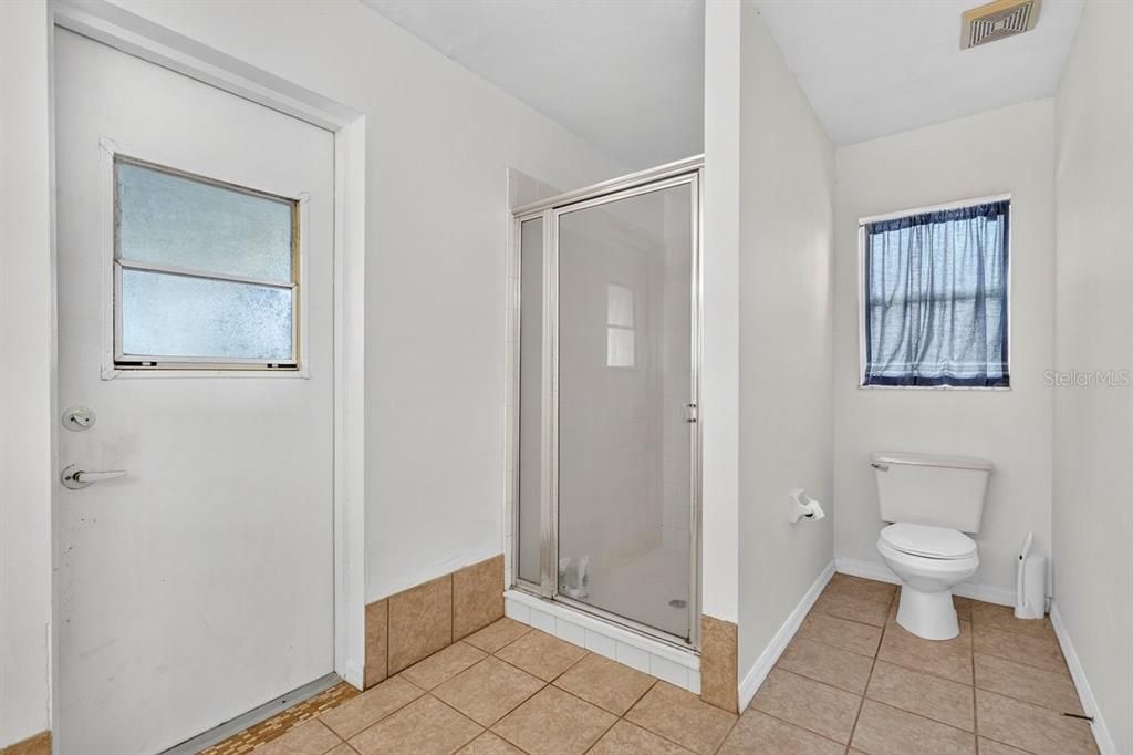 For Sale: $320,000 (3 beds, 2 baths, 1914 Square Feet)